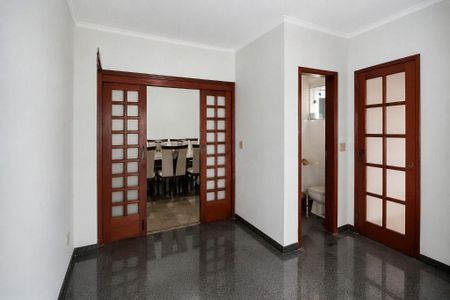 Casa à venda com 4 quartos, 224m² em Jardim dos Prados, São Paulo