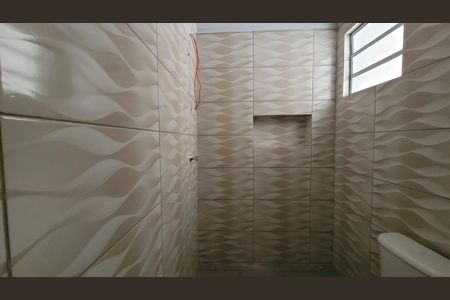 Banheiro de kitnet/studio para alugar com 1 quarto, 42m² em Jardim Aracare, Itaquaquecetuba