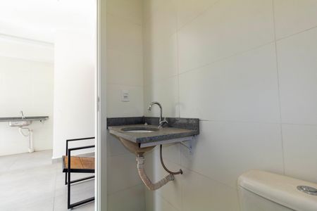 Banheiro de apartamento para alugar com 1 quarto, 36m² em Parque São Jorge, São Paulo