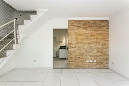 Sala de casa de condomínio para alugar com 2 quartos, 67m² em Chácara Seis de Outubro, São Paulo