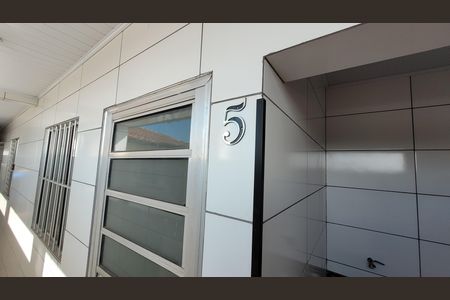 Hall de kitnet/studio para alugar com 1 quarto, 42m² em Jardim Aracare, Itaquaquecetuba