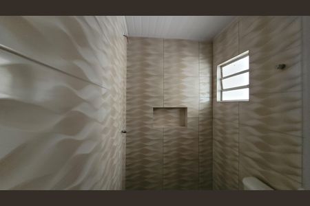 Banheiro de kitnet/studio para alugar com 1 quarto, 42m² em Jardim Aracare, Itaquaquecetuba