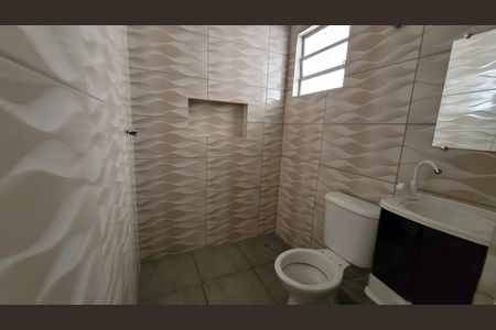 Banheiro de kitnet/studio para alugar com 1 quarto, 42m² em Jardim Aracare, Itaquaquecetuba
