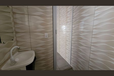 Banheiro de casa para alugar com 1 quarto, 42m² em Jardim Aracare, Itaquaquecetuba