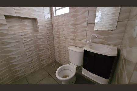 Banheiro de casa para alugar com 1 quarto, 42m² em Jardim Aracare, Itaquaquecetuba