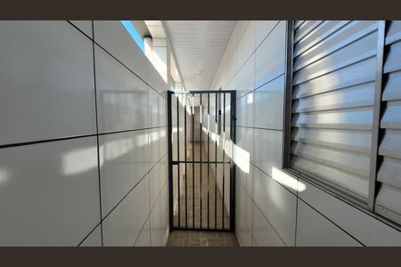 Hall entrada de kitnet/studio para alugar com 1 quarto, 42m² em Jardim Aracare, Itaquaquecetuba