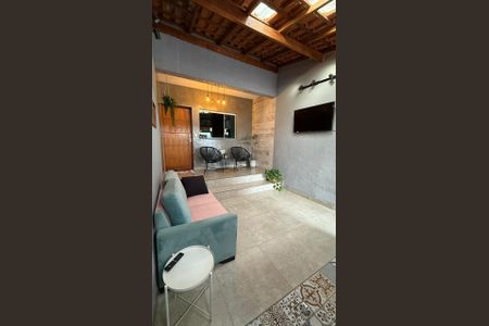 Área externa de casa à venda com 2 quartos, 90m² em Vila Carmosina, São Paulo