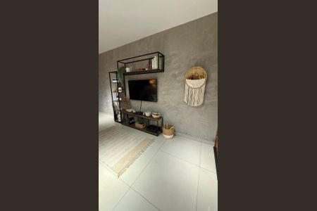 Sala de casa à venda com 2 quartos, 90m² em Vila Carmosina, São Paulo