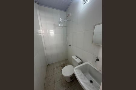 Banheiro de casa para alugar com 1 quarto, 25m² em Parque Sao Vicente, São Vicente