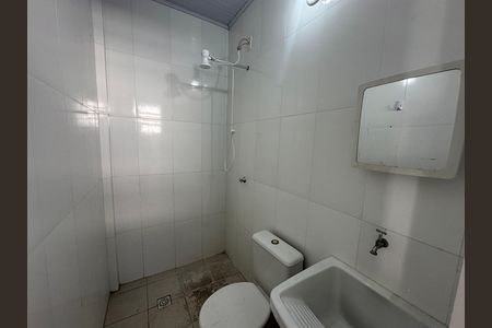 Banheiro de casa para alugar com 1 quarto, 25m² em Parque Sao Vicente, São Vicente