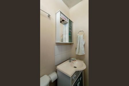 Banheiro  de apartamento para alugar com 2 quartos, 36m² em Cristal, Porto Alegre