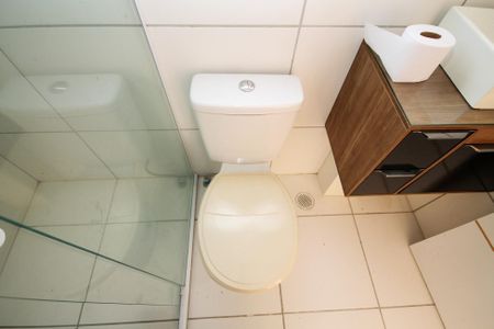 Banheiro de apartamento para alugar com 2 quartos, 48m² em Roselândia, Cotia