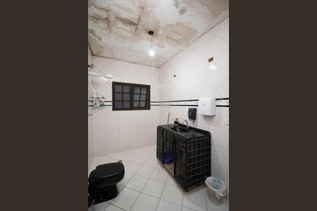 Casa para alugar com 355m², 5 quartos e 4 vagas Casa para alugar com 355m², 5 quartos e 4 vagasBanheiro 1