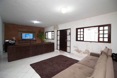 Casa para alugar com 355m², 5 quartos e 4 vagas Casa para alugar com 355m², 5 quartos e 4 vagasSala