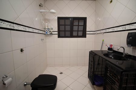 Casa para alugar com 355m², 5 quartos e 4 vagas Casa para alugar com 355m², 5 quartos e 4 vagasBanheiro 1