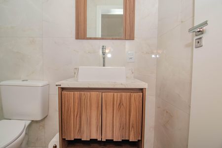 Banheiro de apartamento para alugar com 1 quarto, 41m² em São Sebastião, Porto Alegre