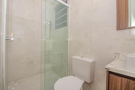 Banheiro de apartamento para alugar com 1 quarto, 41m² em São Sebastião, Porto Alegre