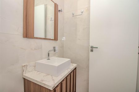 Banheiro de apartamento para alugar com 1 quarto, 41m² em São Sebastião, Porto Alegre