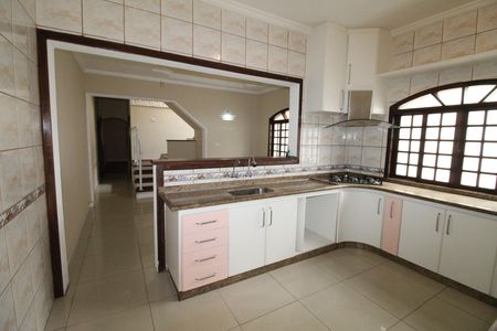 Casa para alugar com 228m², 3 quartos e 2 vagasCozinha