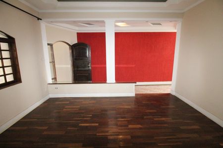 Casa para alugar com 228m², 3 quartos e 2 vagasSala