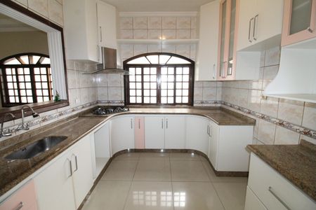 Casa para alugar com 228m², 3 quartos e 2 vagasCozinha