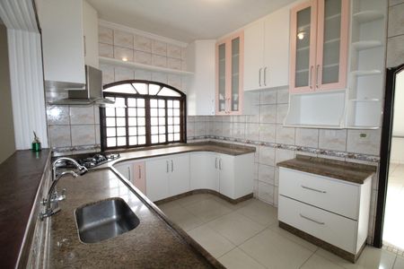 Cozinha de casa para alugar com 3 quartos, 228m² em Vila Tesouro, São José dos Campos