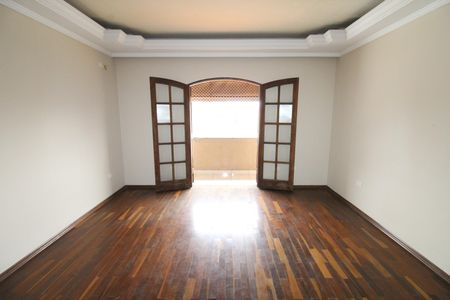 Casa para alugar com 228m², 3 quartos e 2 vagasSuíte