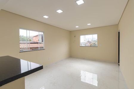 Sala de casa para alugar com 2 quartos, 65m² em Colubandê, São Gonçalo