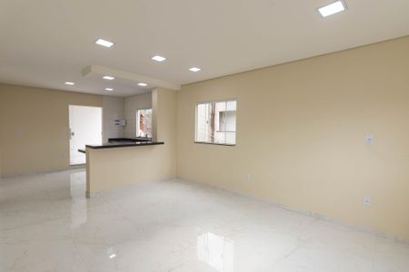 Sala de casa para alugar com 2 quartos, 65m² em Colubandê, São Gonçalo