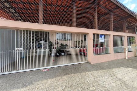 Casa para alugar com 100m², 2 quartos e 1 vaga Casa para alugar com 100m², 2 quartos e 1 vagaFachada