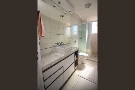 Banheiro de apartamento à venda com 2 quartos, 84m² em Farroupilha, Porto Alegre