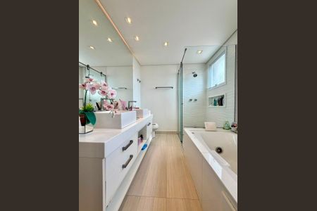 Apartamento à venda com 165m², 3 quartos e 4 vagasBanheiro