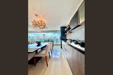 Apartamento à venda com 165m², 3 quartos e 4 vagasVaranda