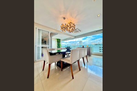 Apartamento à venda com 165m², 3 quartos e 4 vagasVaranda