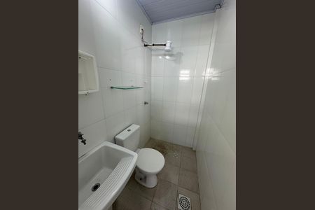 Banheiro de casa para alugar com 1 quarto, 25m² em Parque Sao Vicente, São Vicente