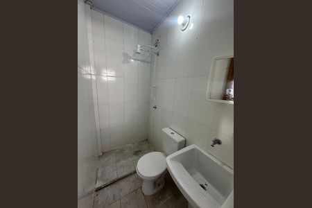 Banheiro de casa para alugar com 1 quarto, 25m² em Parque Sao Vicente, São Vicente