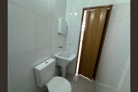 Banheiro de casa para alugar com 1 quarto, 25m² em Parque Sao Vicente, São Vicente