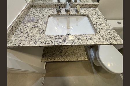 Apartamento à venda com 118m², 2 quartos e 1 vaga Apartamento à venda com 118m², 2 quartos e 1 vagaBanheiro da Suíte 2