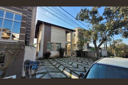 Fachada de casa de condomínio para alugar com 4 quartos, 310m² em Aruã, Itaquaquecetuba