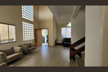 Sala de casa de condomínio para alugar com 4 quartos, 310m² em Aruã, Itaquaquecetuba