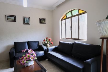 Sala de TV de casa para alugar com 3 quartos, 270m² em Santa Tereza, Belo Horizonte