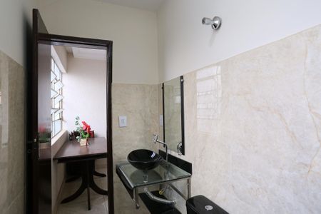 Casa para alugar com 270m², 3 quartos e 2 vagasBanheiro