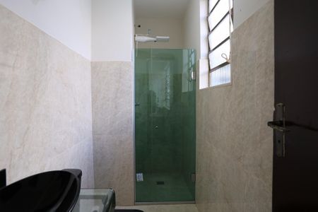 Banheiro de casa para alugar com 3 quartos, 270m² em Santa Tereza, Belo Horizonte