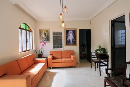 Casa para alugar com 270m², 3 quartos e 2 vagasSala