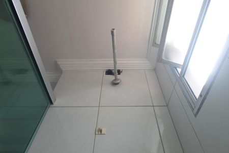 Banheiro Social de apartamento à venda com 2 quartos, 48m² em Jardim Guanabara, Belo Horizonte