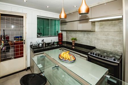 Apartamento à venda com 3 quartos, 179m² em Planalto, Belo Horizonte