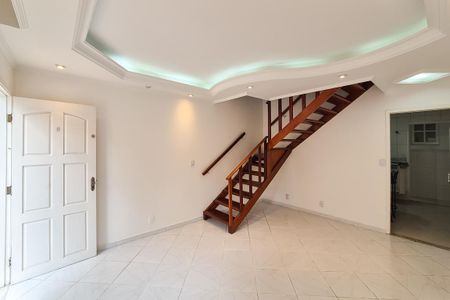Sala de casa de condomínio para alugar com 2 quartos, 90m² em Nova Petrópolis, São Bernardo do Campo