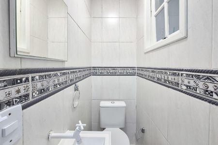 Casa de condomínio para alugar com 90m², 2 quartos e 2 vagasBanheiro de serviço