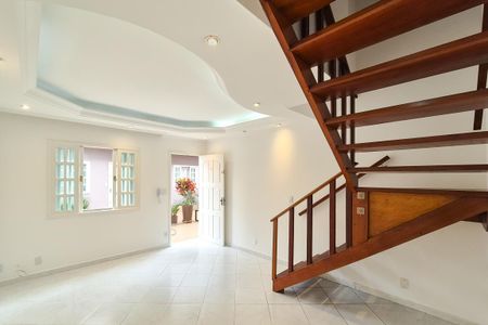 Casa de condomínio para alugar com 90m², 2 quartos e 2 vagasSala