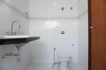 Casa para alugar com 400m², 5 quartos e 4 vagasBanheiro da Suíte 2